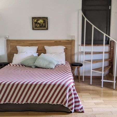 Le Clos Du Perret Chaussan Kültér fotó